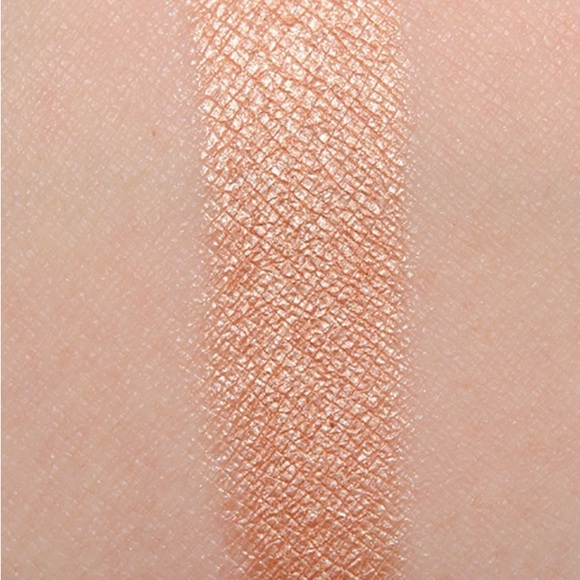NIB MAC EYESHADOW IN THE SHADE - ALL THAT GLITTERS VELUXE PEARL - Picture 2 of 4